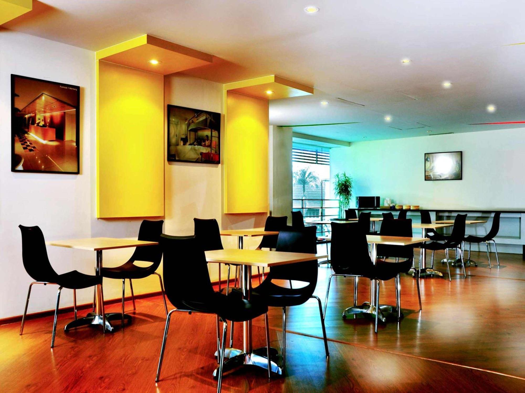 Ibis Budget Jakarta Menteng Extérieur photo