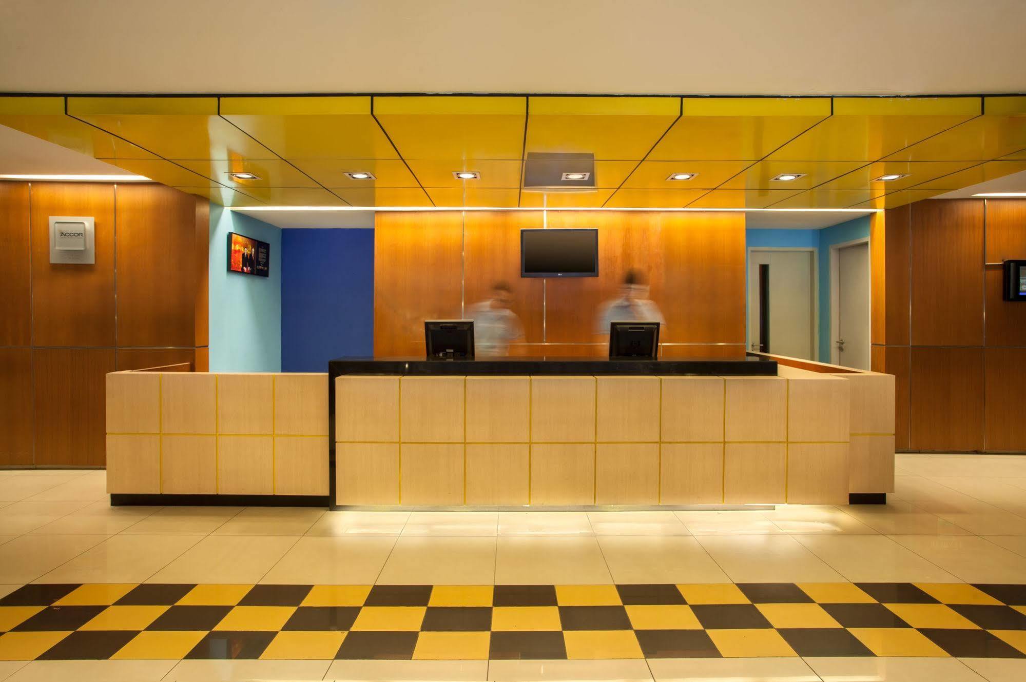 Ibis Budget Jakarta Menteng Extérieur photo